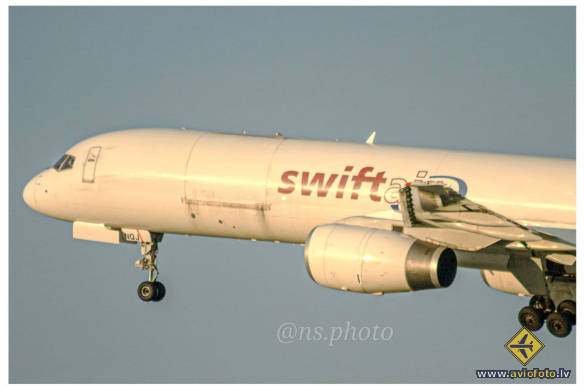 Boeing 757-23APF